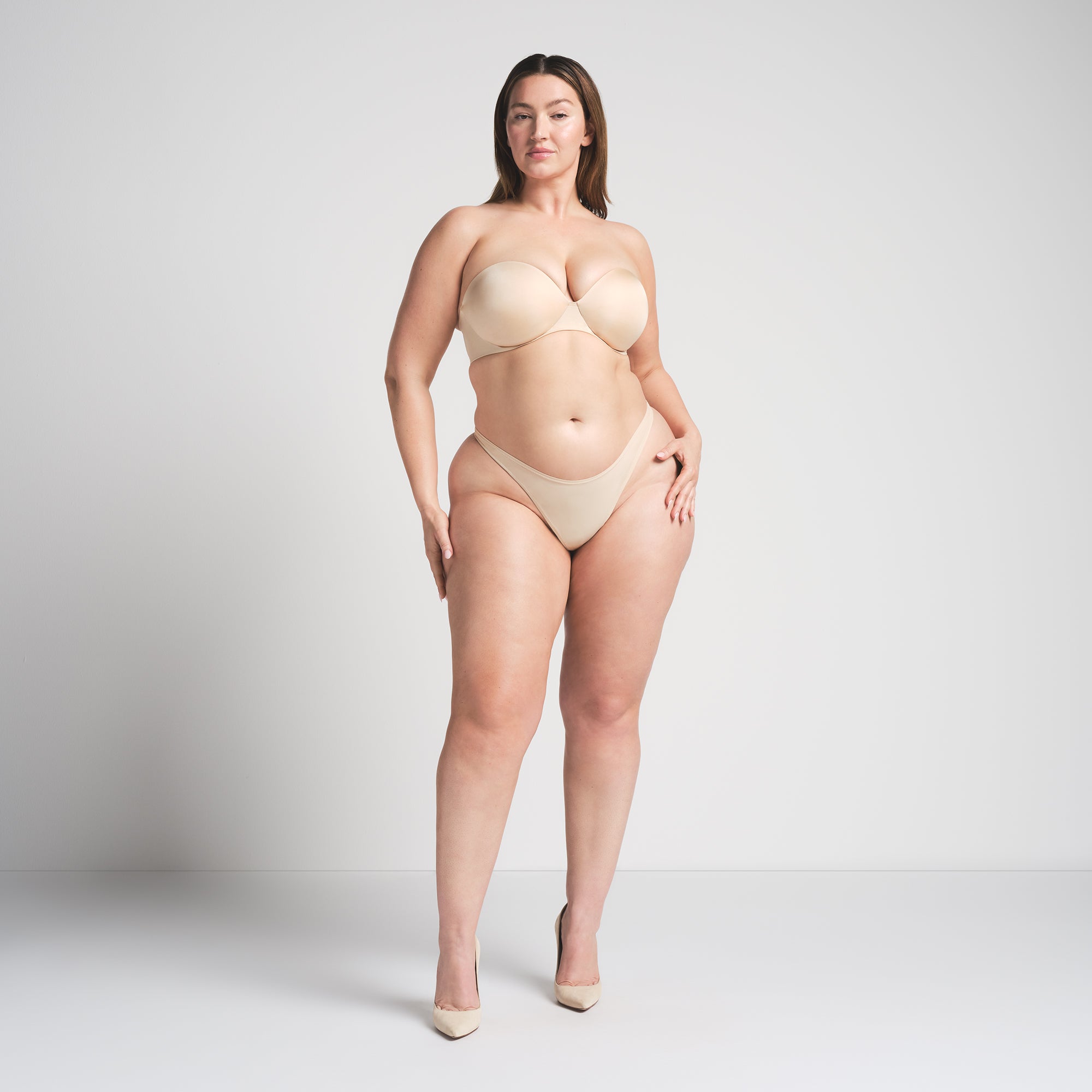SKIMS ULTIMATE STRAPLESS PUSH-UP BRA | SAND thumbnail 2