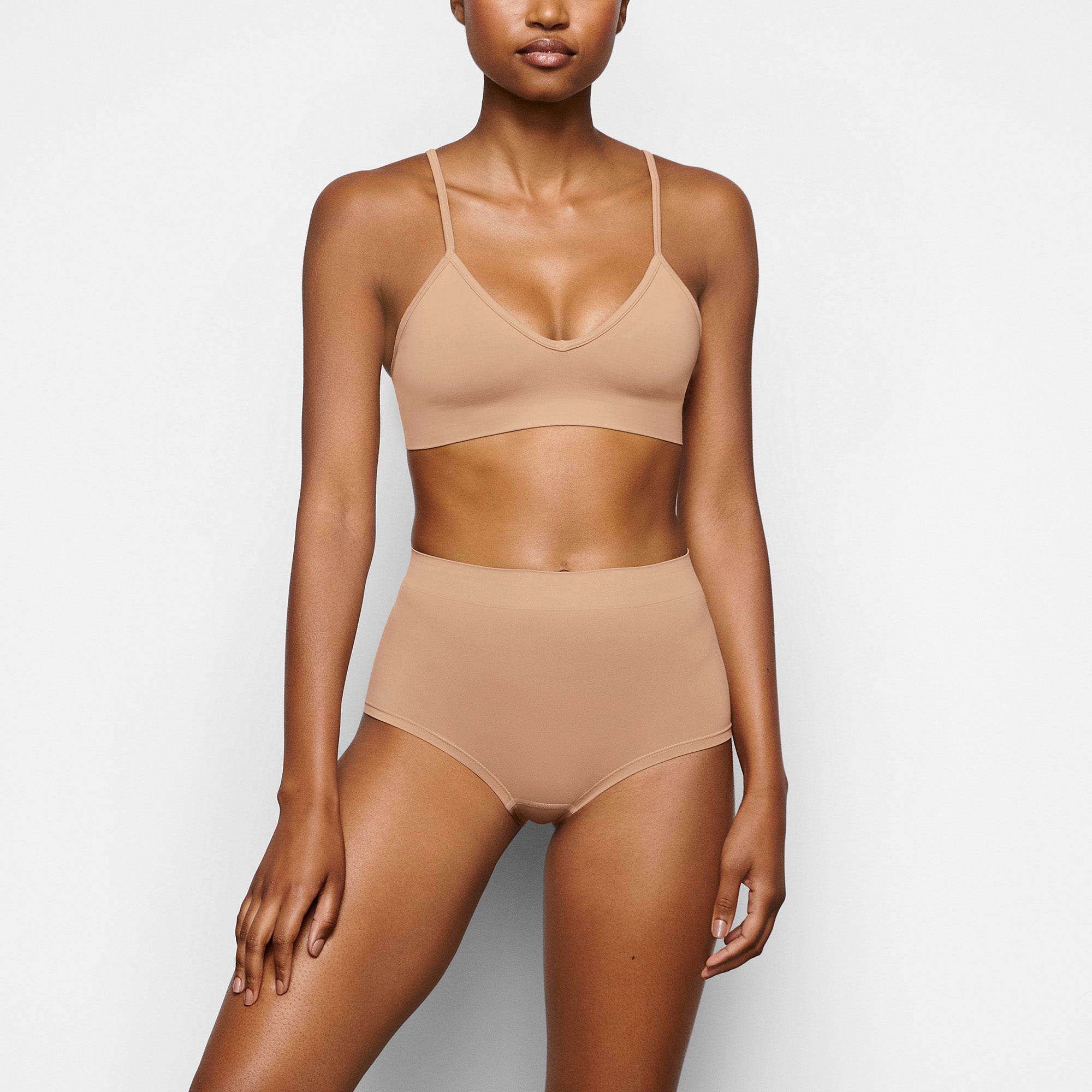 SOFT SMOOTHING SEAMLESS BOY SHORT | OCHRE thumbnail 2