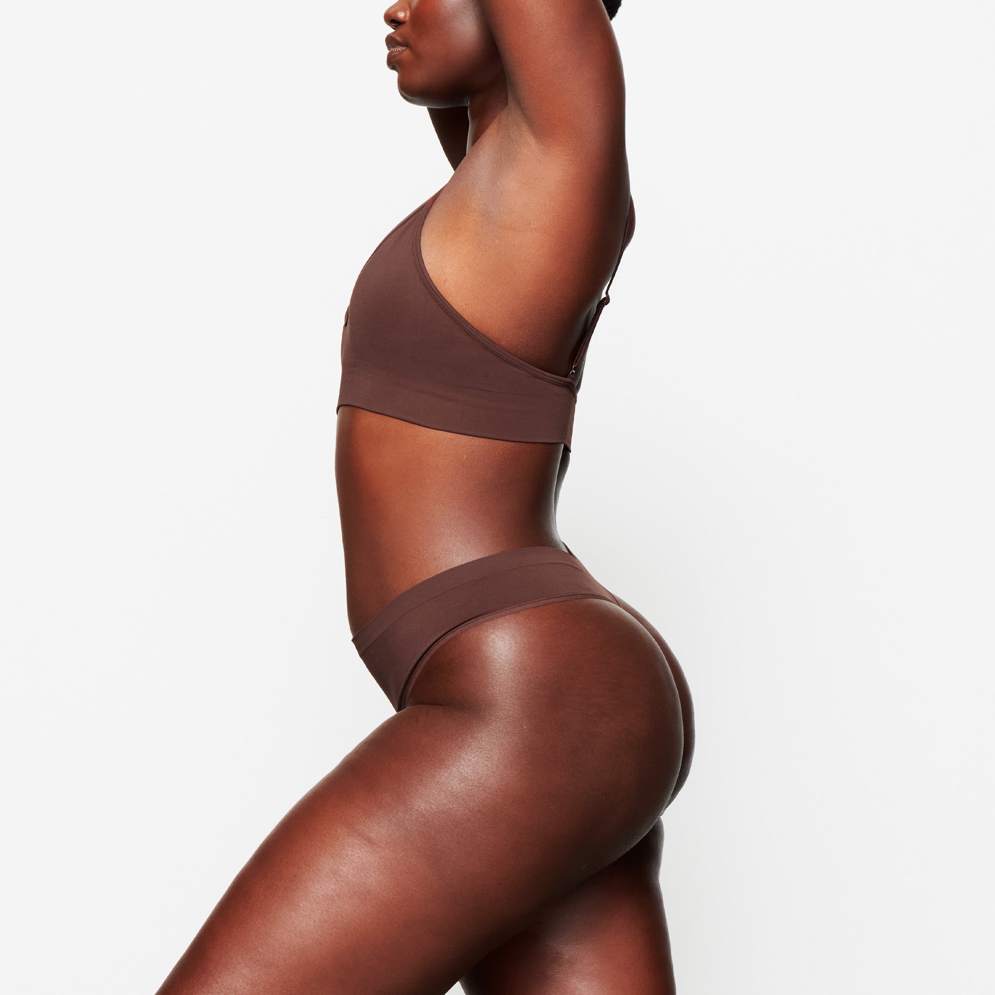SOFT SMOOTHING SEAMLESS THONG | COCOA thumbnail 3