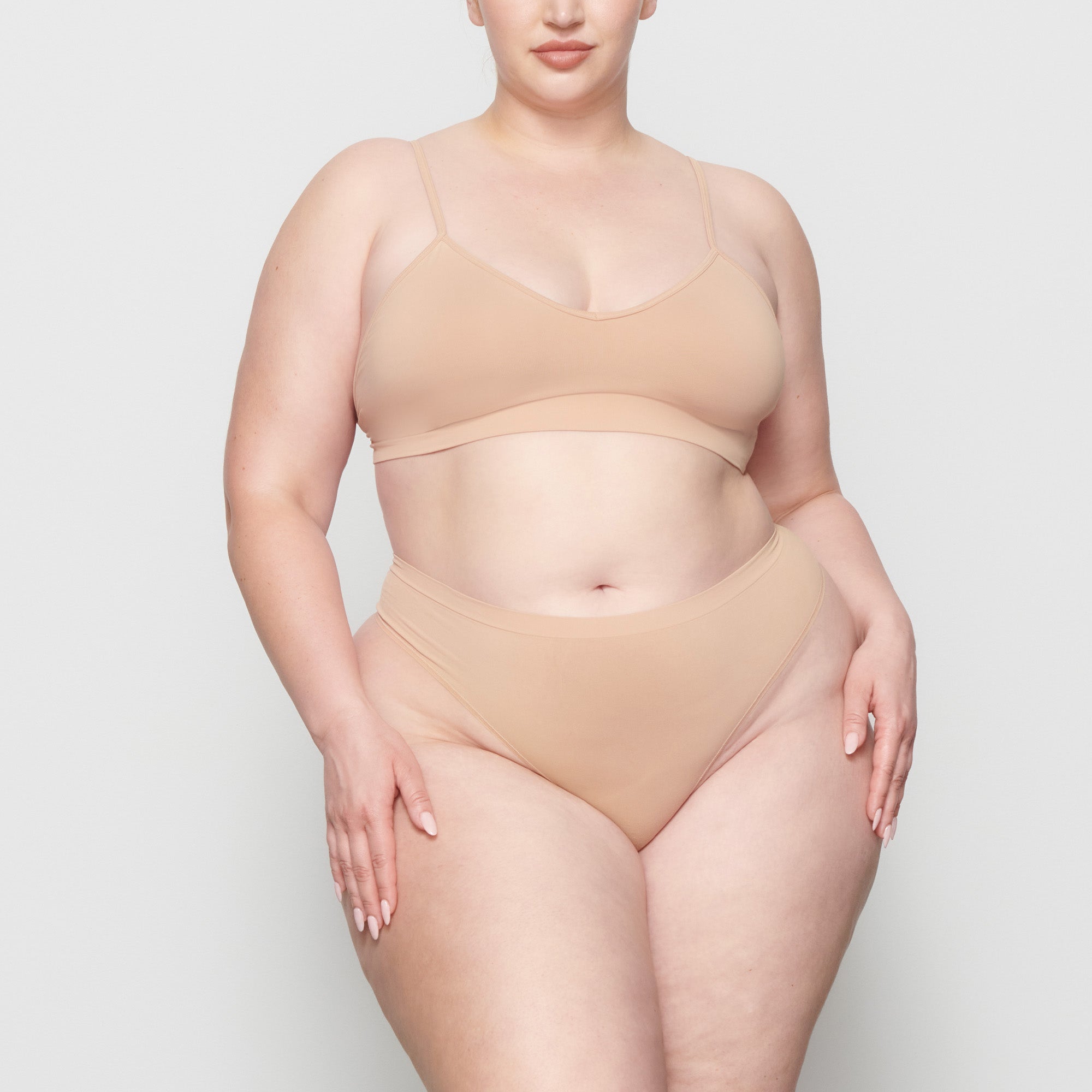 SOFT SMOOTHING SEAMLESS THONG | CLAY thumbnail 2